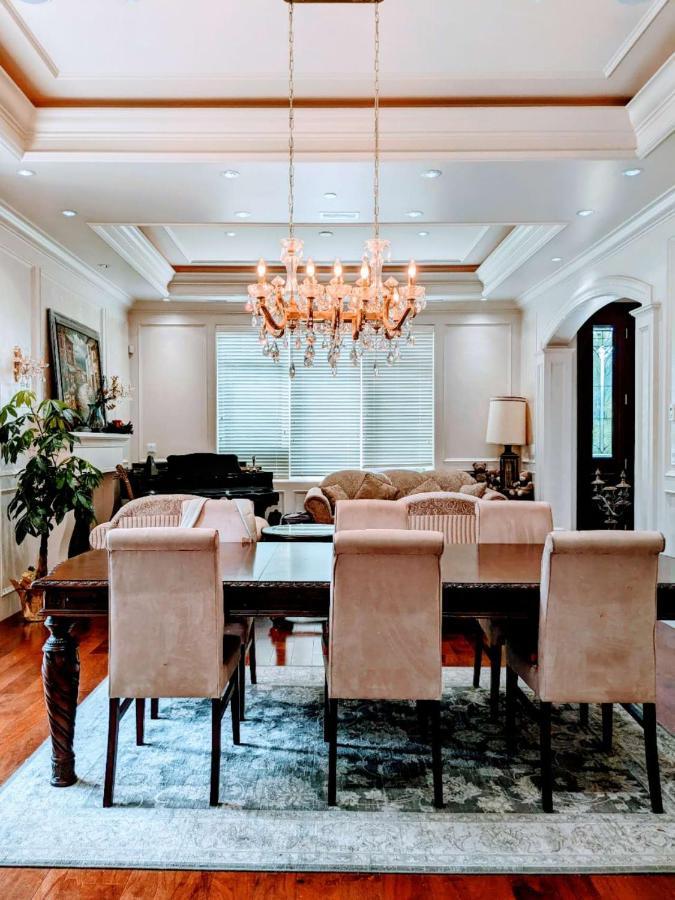 Vancouver Luxury Hotel Экстерьер фото