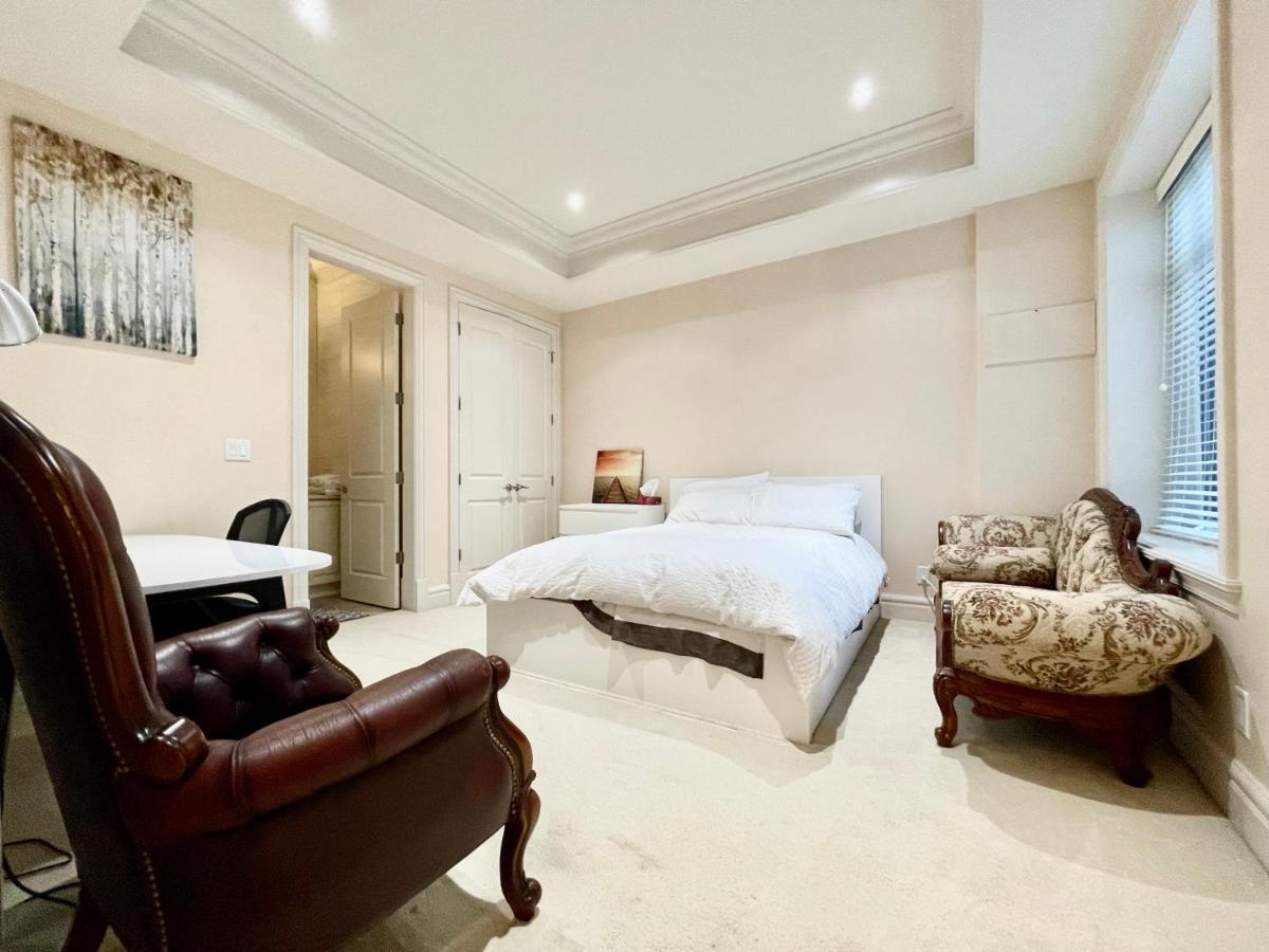 Vancouver Luxury Hotel Экстерьер фото